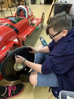 Erin Changing tyre